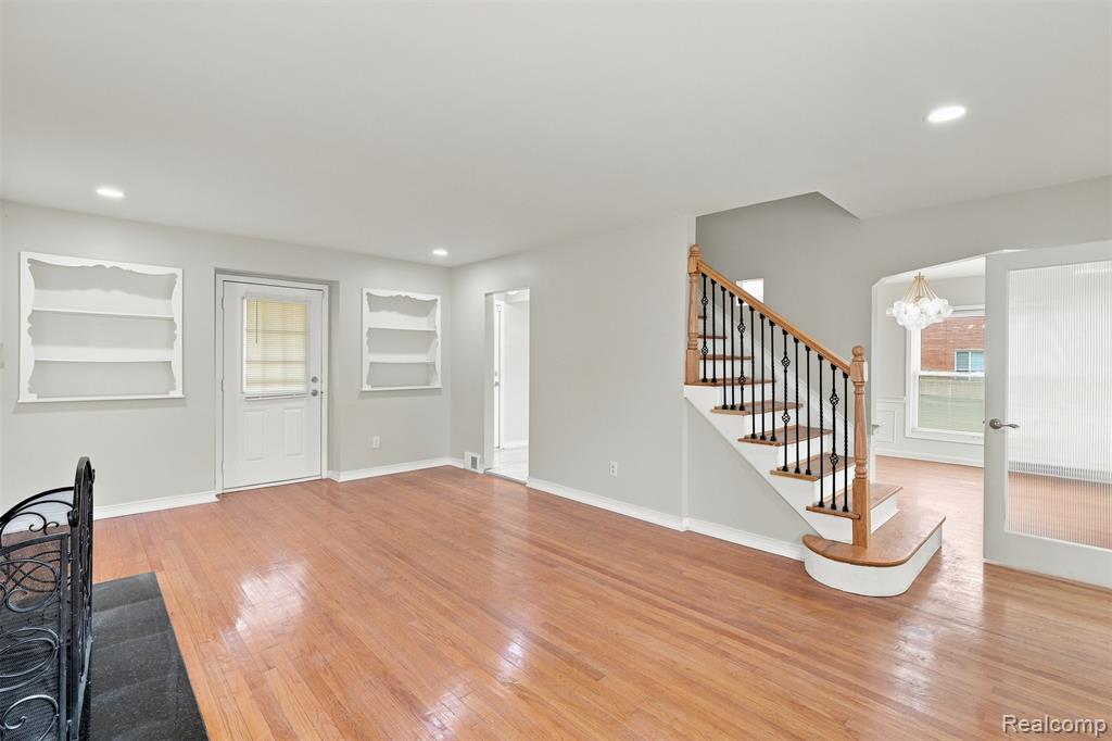 16130 Whitcomb Street - Photo 4