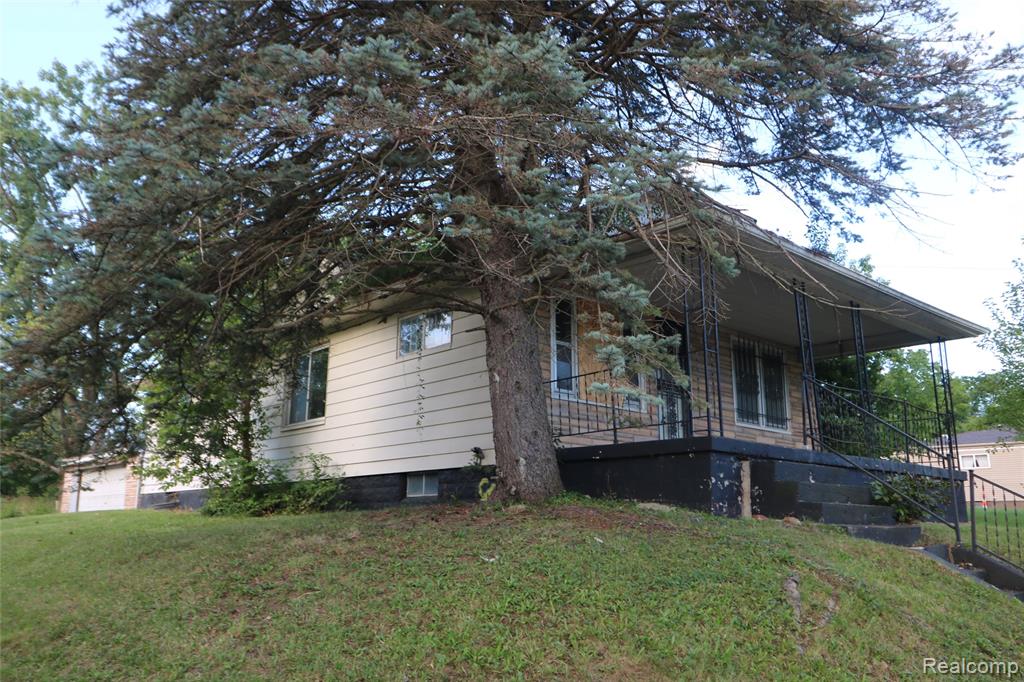 946 E Bundy Avenue, Flint, MI 48505 — Photo 2