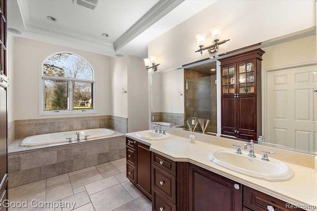 4671 BURNLEY Drive, Bloomfield Hills, MI 48304 — Photo 38