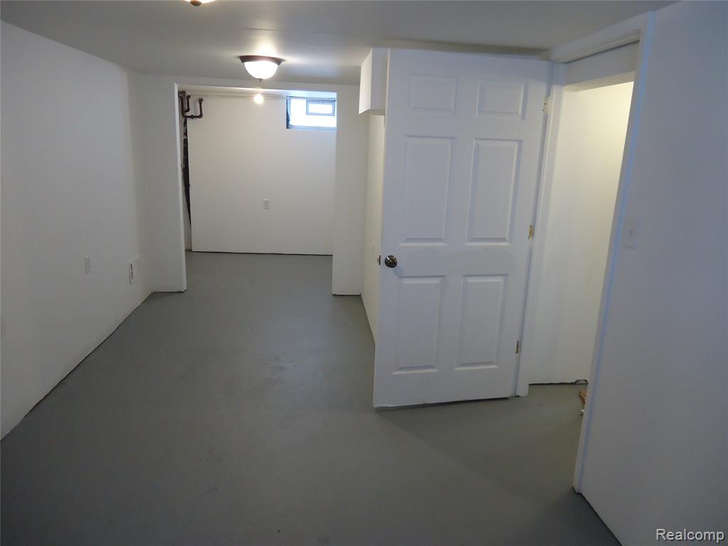 829 HUDSON Street, Wyandotte, MI 48192 — Photo 30