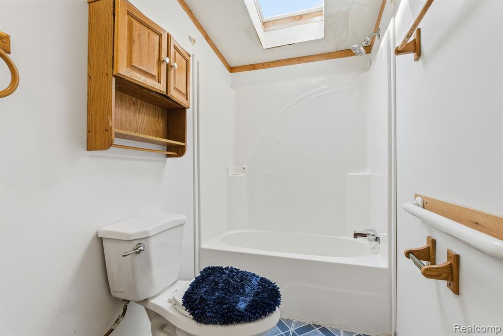 990 Voorheis Road, Waterford, MI 48328 — Photo 17