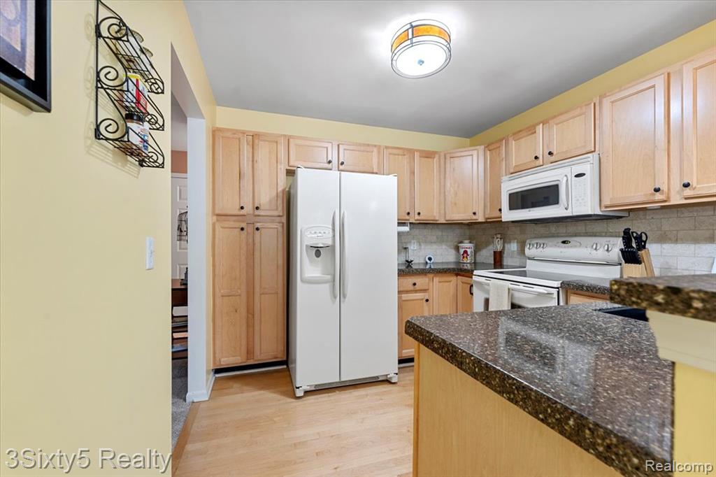 8733 Hardwood Drive, 101, Belleville, MI 48111 — Photo 9