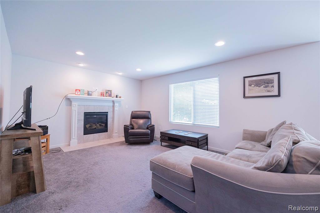 37467 S Dianne Lane, New Boston, MI 48164 — Photo 7