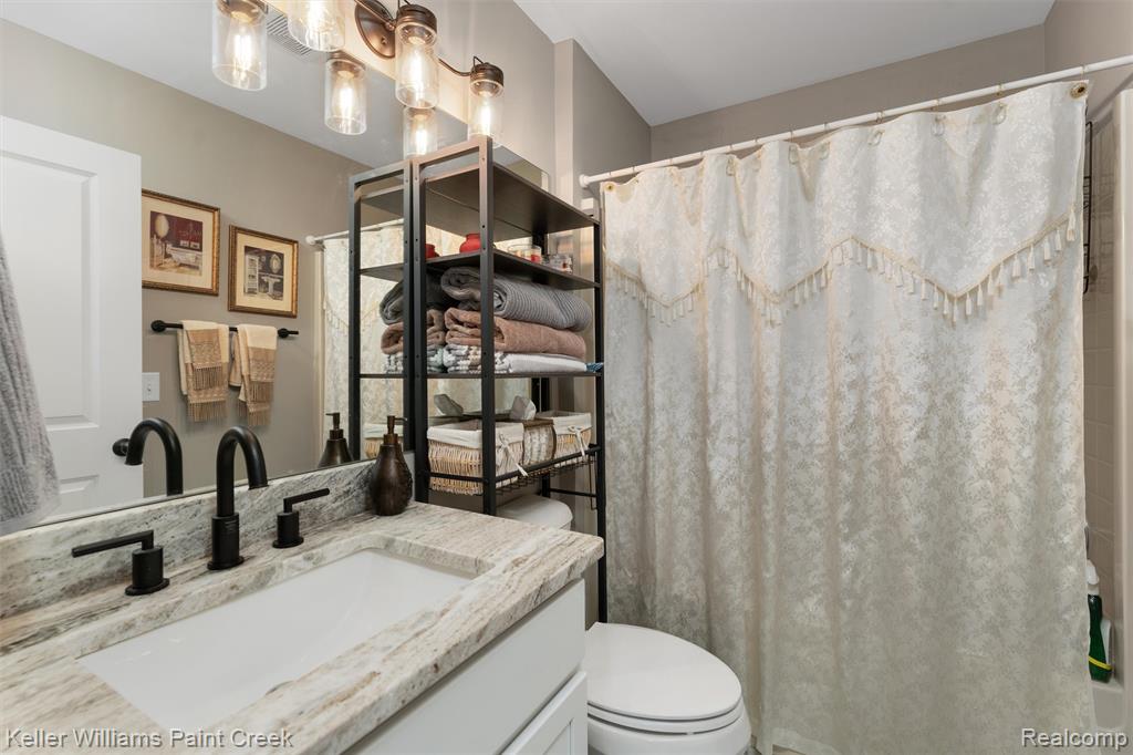 5597 Ashby Court, Waterford, MI 48327 — Photo 16