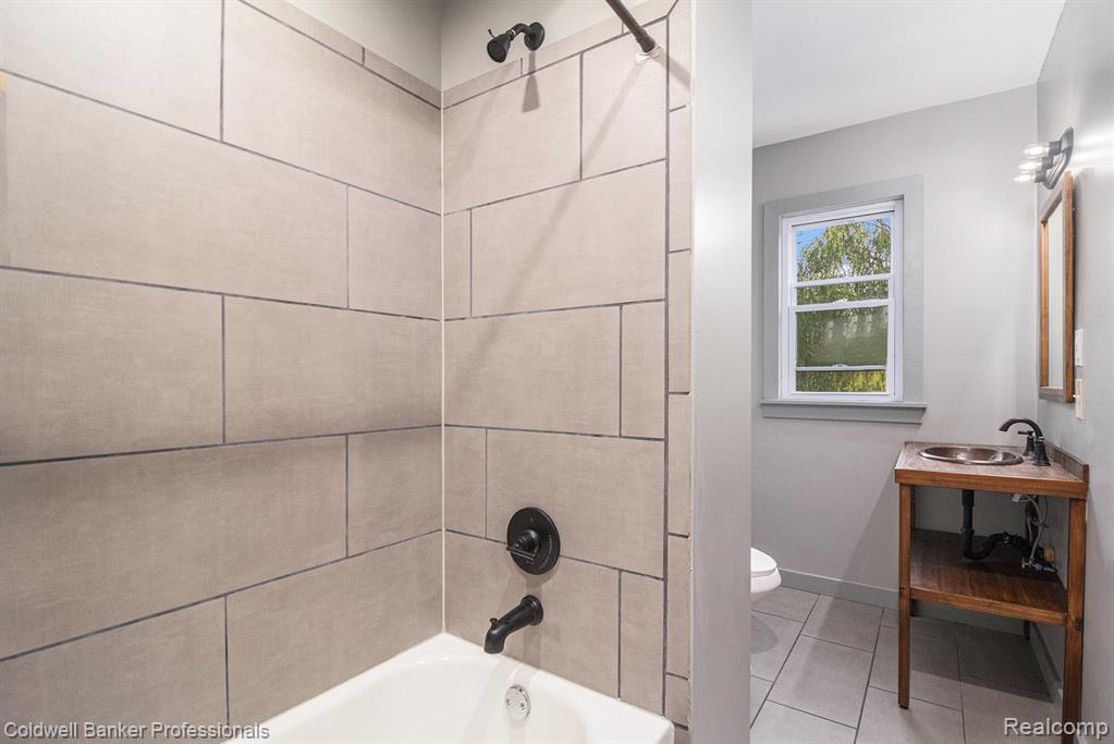 420 W Oakwood Road, Oxford, MI 48371 — Photo 18