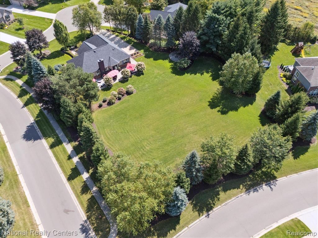 730 Berwick Court, Highland, MI — Photo 14