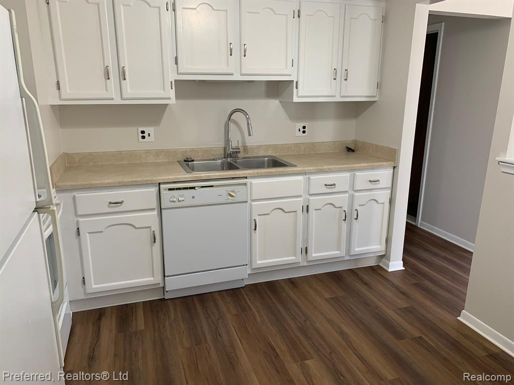 41552 Bedford Drive, Canton, MI 48187 — Photo 8