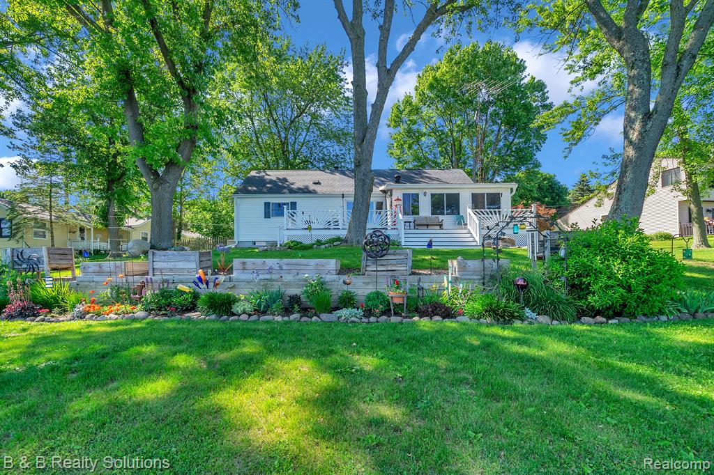 423 LOU ALICE Drive, Columbiaville, MI 48421 — Photo 38