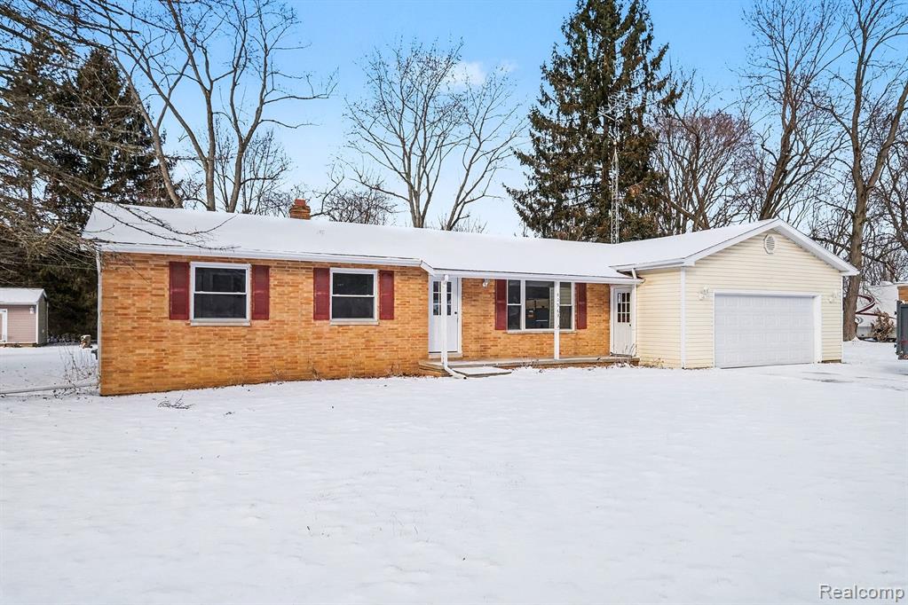 5396 Oaktree Drive, Flint, MI 48532 — front exterior