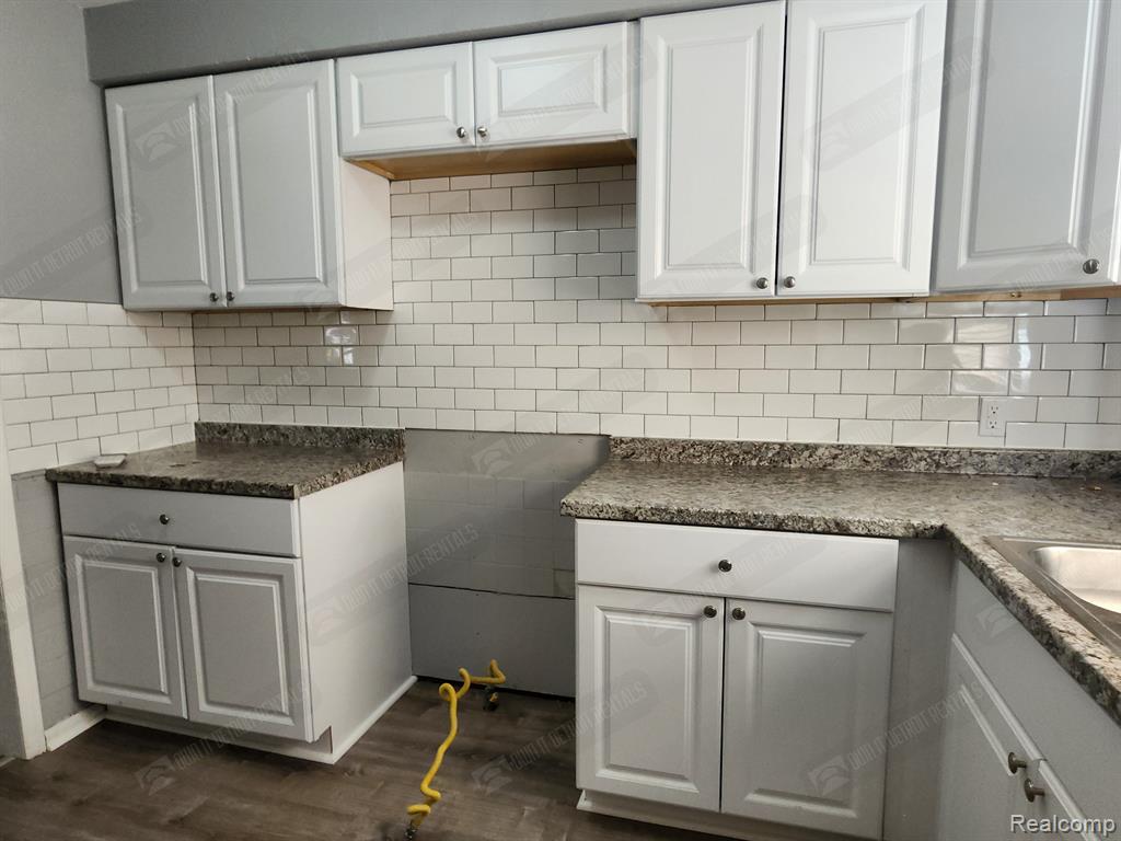 1139 S BASSETT Street, Detroit, MI 48217 — Photo 11