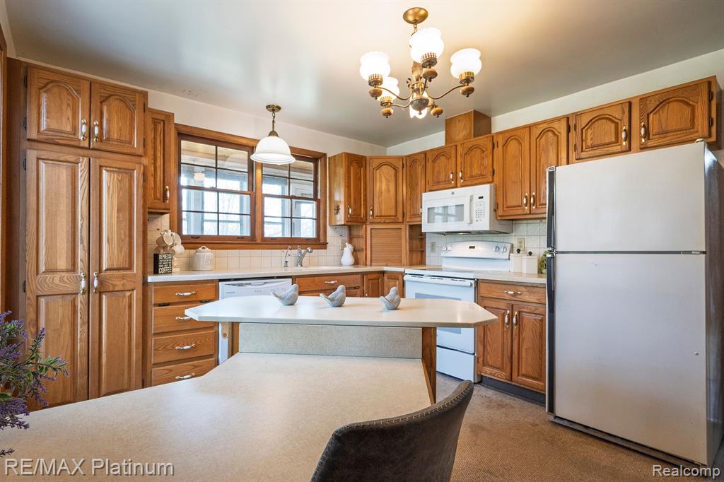565 SLEAFORD Road, Howell, MI 48843 — Photo 17