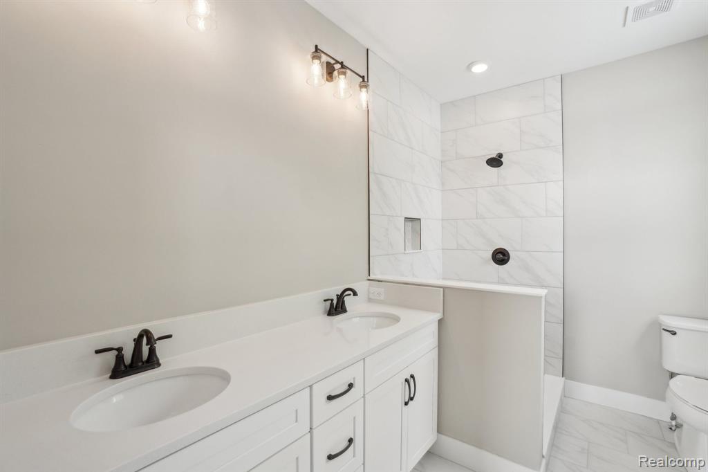 677 Round Rock Dr, Howell, MI 48843 — Photo 26