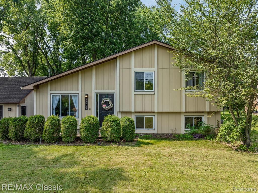5025 S Pine Knob Trail, Clarkston, MI — front exterior