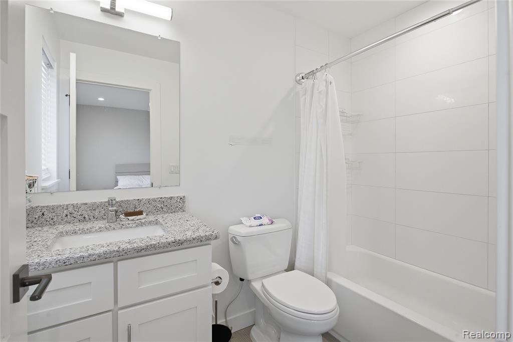 4221 W 14 Mile Road, Royal Oak, MI 48073 — Photo 30