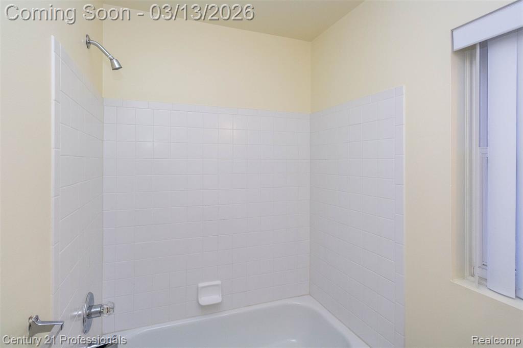 912 Sandalwood Drive, Troy, MI 48085 — Photo 32