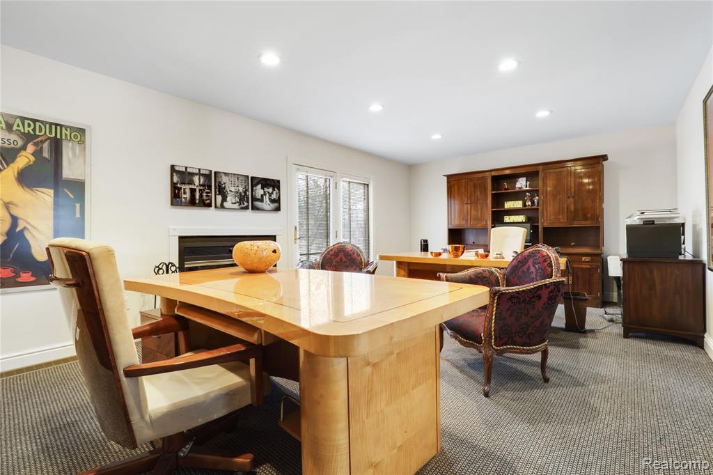 2052 S Dye Road, Flint, MI 48532 — Photo 10