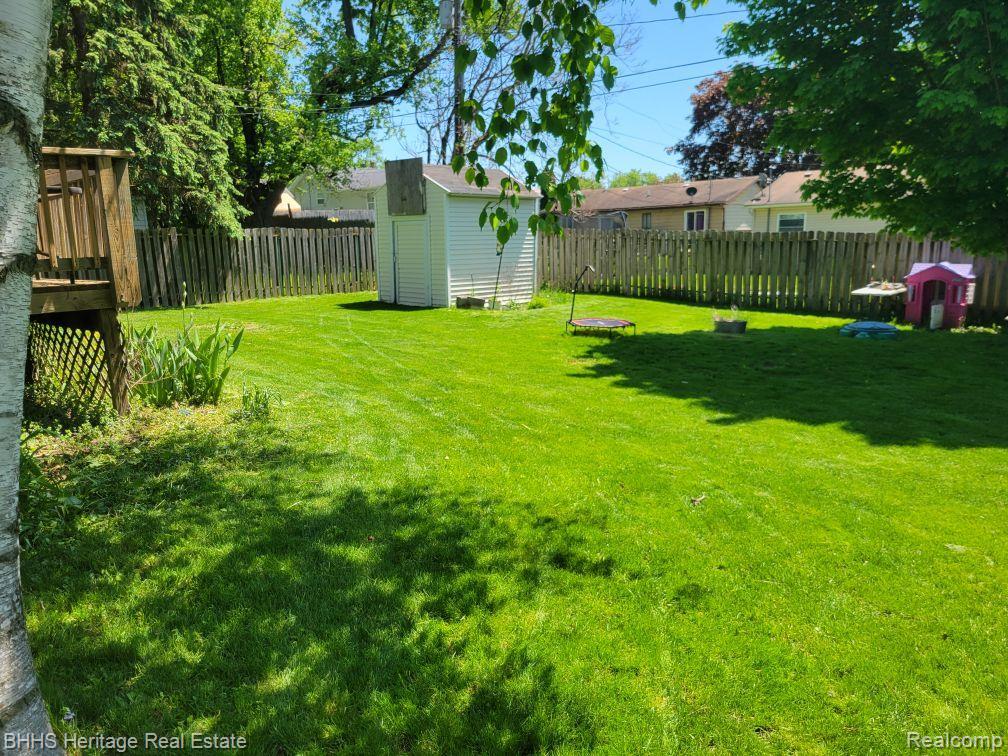 327 CHESTNUT Street, Webberville, MI 48892 — Photo 3