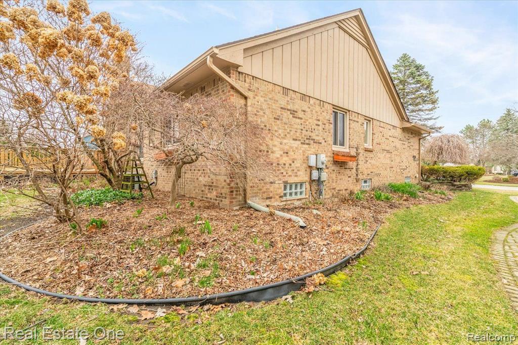 16161 WEATHERFIELD Drive, Northville, MI 48168 — Photo 17
