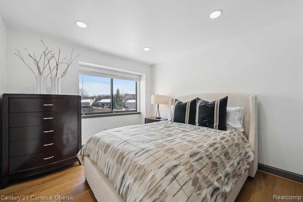 29345 E CHANTICLEER Drive, Southfield, MI 48034 — Photo 17