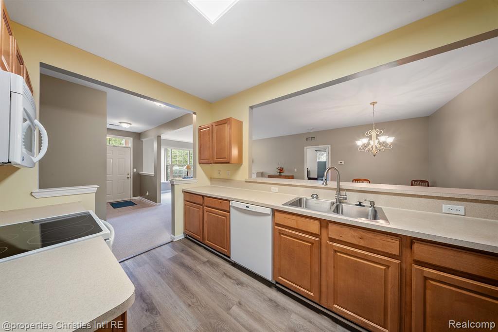 1758 FLAGSTONE Circle, 3, Rochester, MI 48307 — Photo 9
