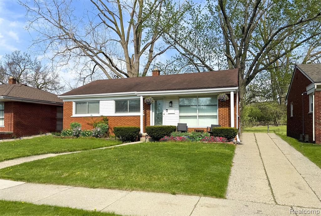 22030 Church Street, Oak Park, MI 48237
