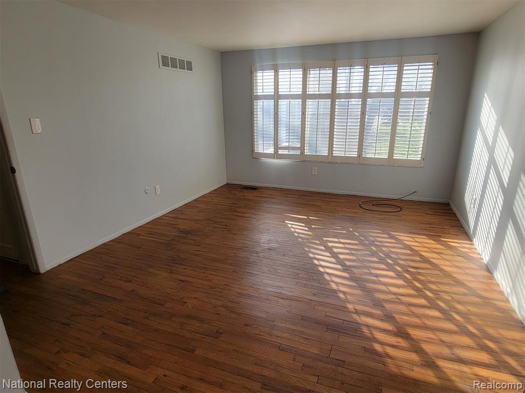 8296 KARAM BLVD, Warren, MI 48093 — Photo 14