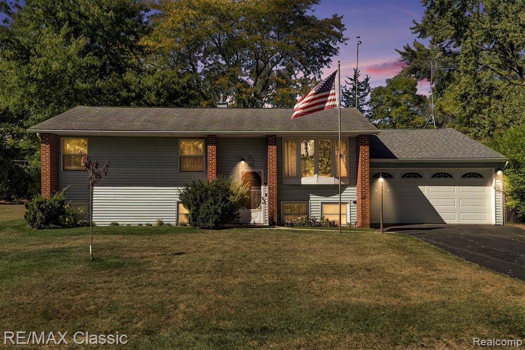 822 Manzano Drive, Wolverine Lake, MI 48390 — Photo 4
