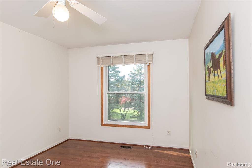 5201 CROWFOOT Drive, Troy, MI 48085 — Photo 33