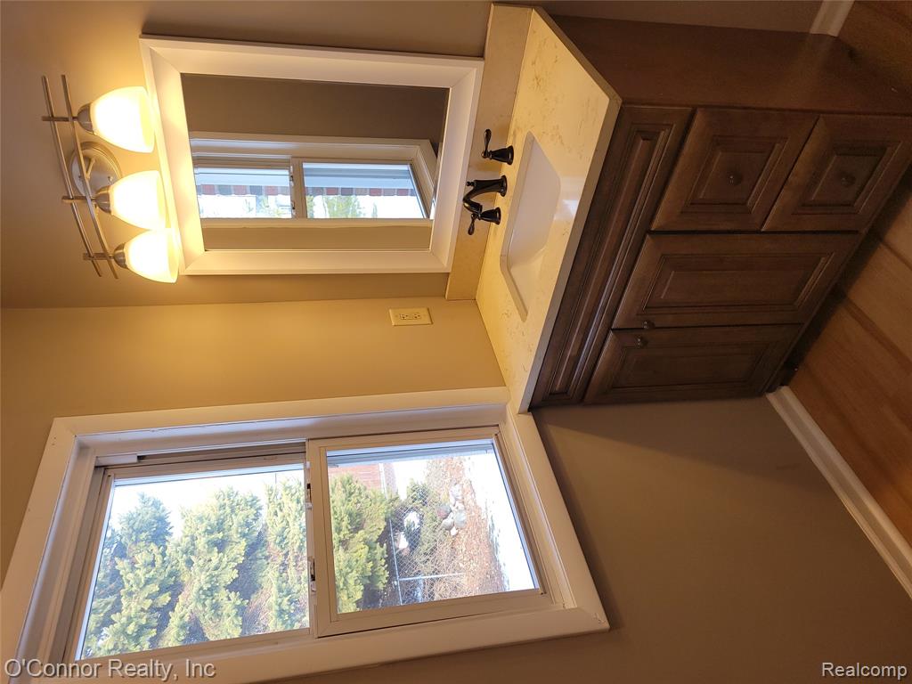 563 Saint Paul Street, Marysville, MI 48040 — Photo 12
