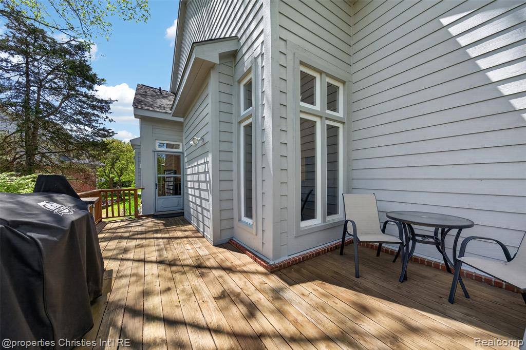 6390 Country Shire Lane, West Bloomfield, MI 48323 — Photo 43