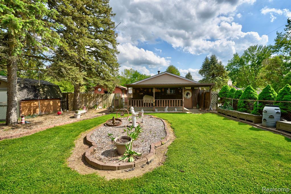 6154 Roberta Street, Burton, MI 48509 — Photo 35
