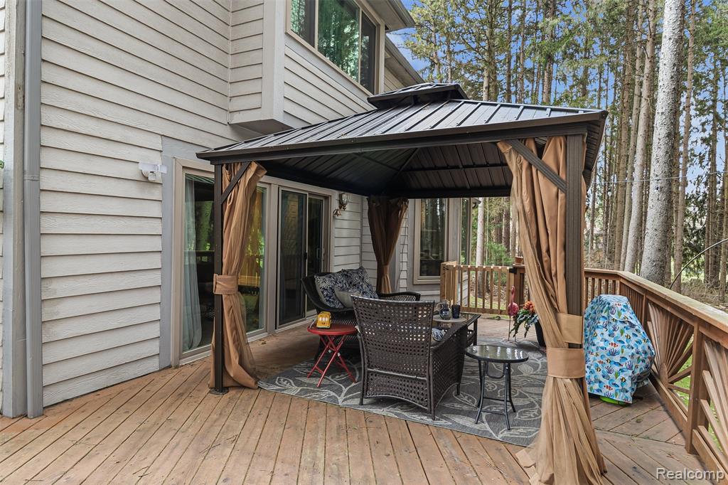 9641 Rolling Greens Drive, Pinckney, MI 48169 — Photo 41