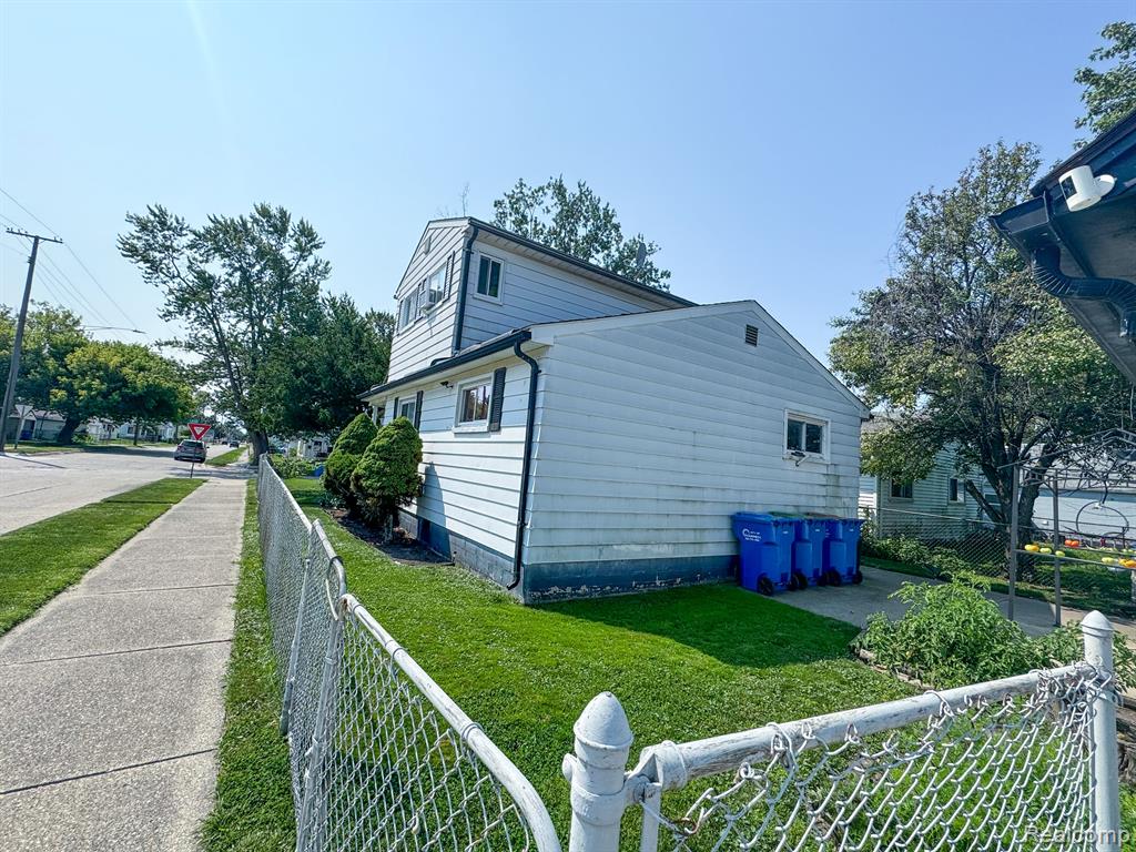 8145 LOZIER Avenue, Warren, MI 48089 — Photo 2