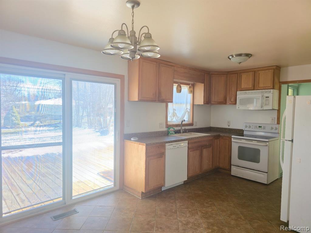 27432 Bristol Drive, Warren, MI 48092 — Photo 12