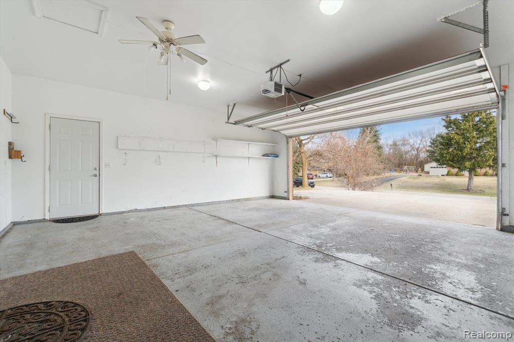 9400 ENGLISHMAN Drive, Fenton, MI 48430 — Photo 36