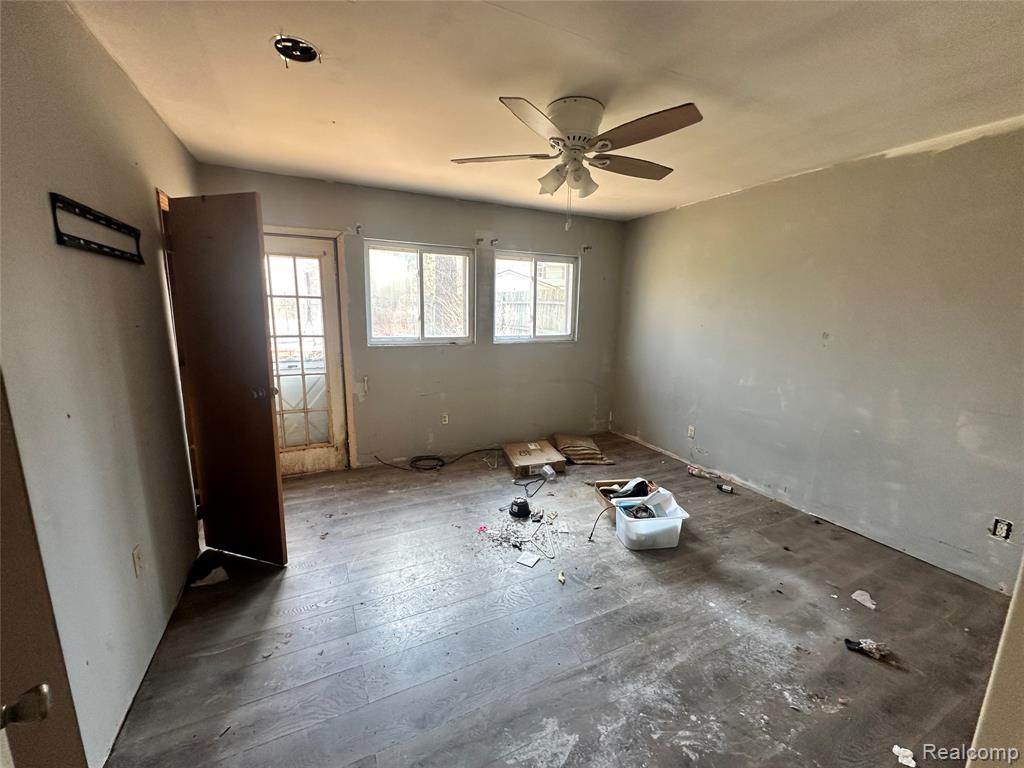 235 Woodbine Drive, Milford, MI 48380 — Photo 4
