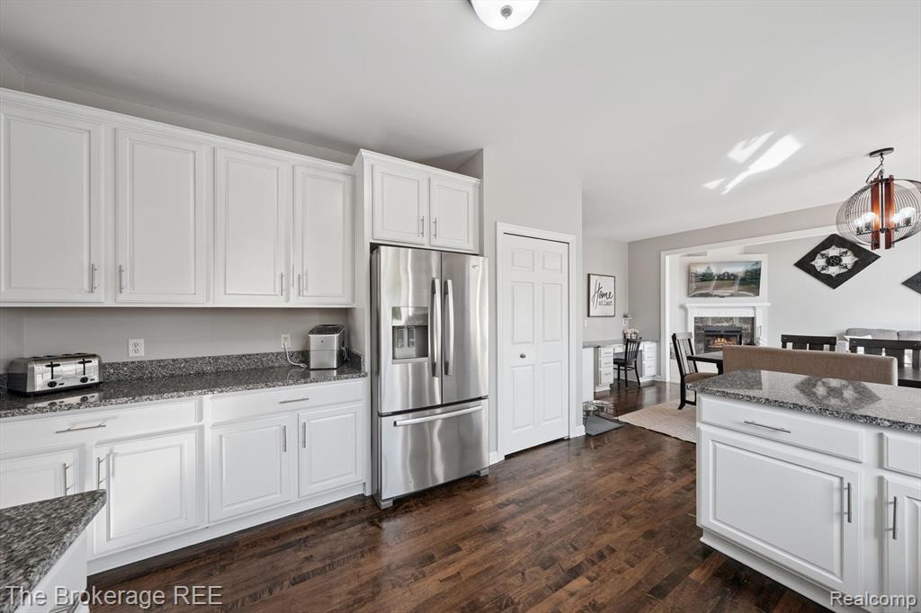8000 Barrington Lane, Clarkston, MI 48348 — Photo 17