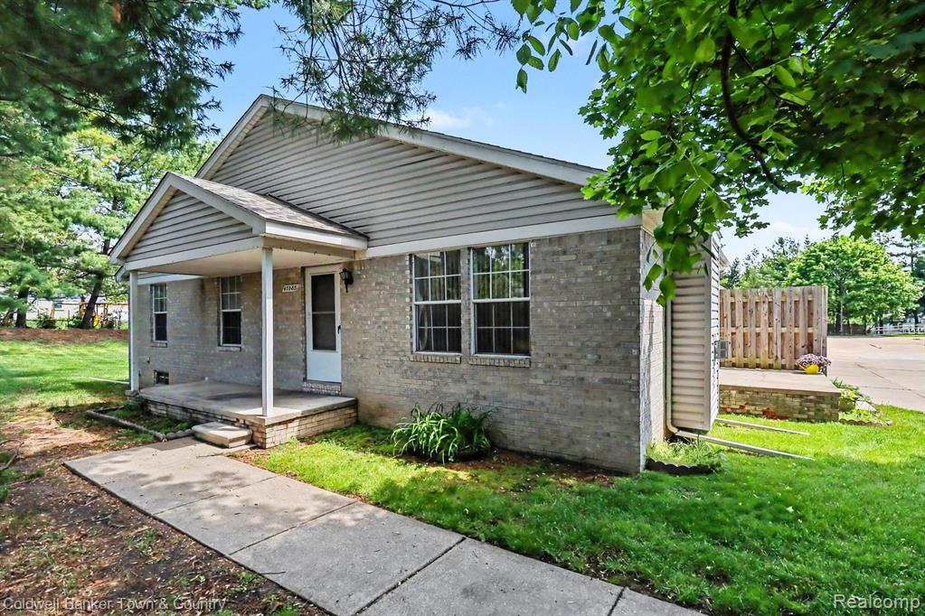 47083 Auburn Court, Utica, MI 48317 — front exterior