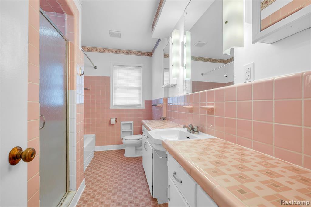 857 HARCOURT Road, Grosse Pointe Park, MI 48230 — Photo 17