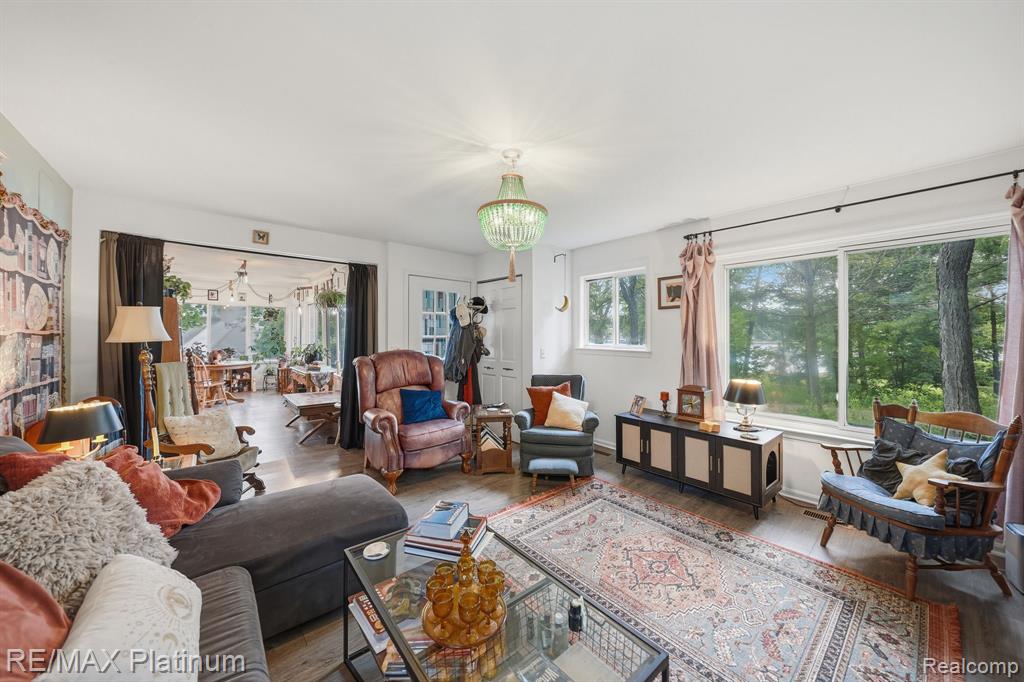 5630 Glen Echo Drive, Howell, MI 48843 — Photo 9