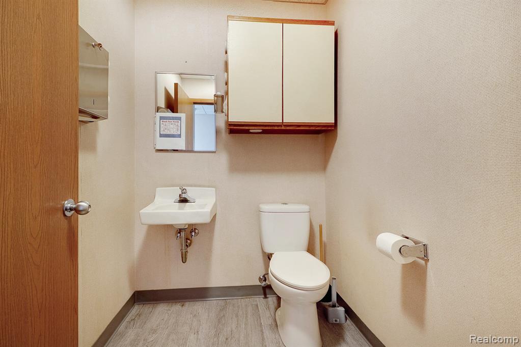 4705 Towne Centre Road, 304, Saginaw, MI 48604 — Photo 15