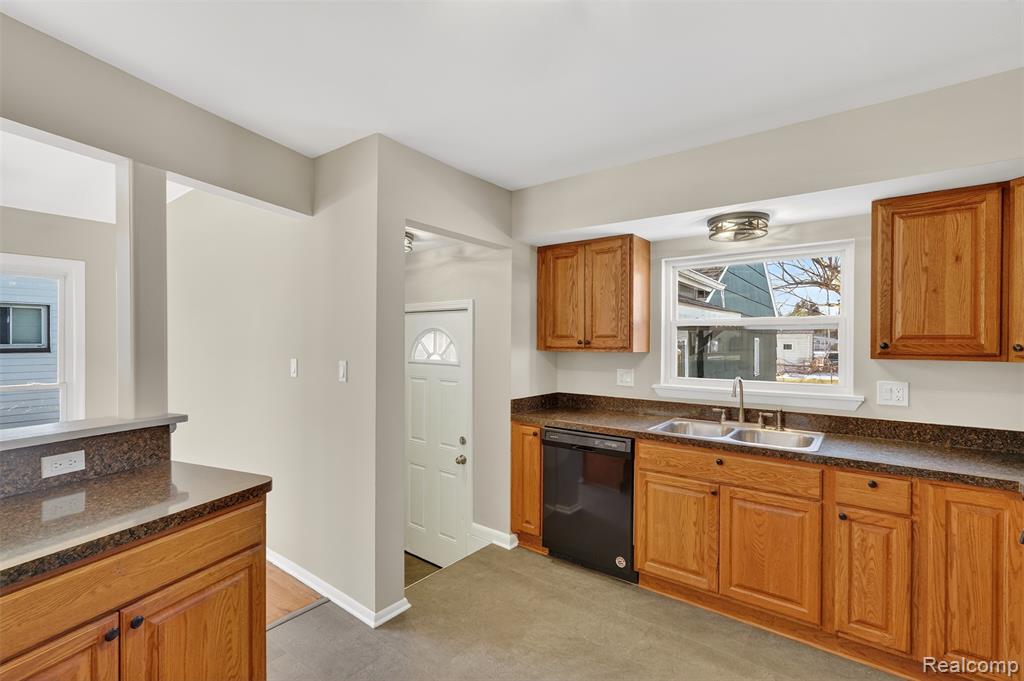 735 Elmwood Drive, Fenton, MI 48430 — Photo 13