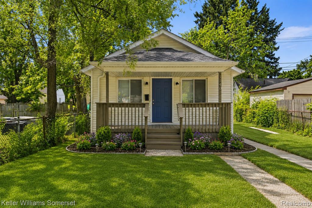 1140 E Elza Avenue, Hazel Park, MI 48030