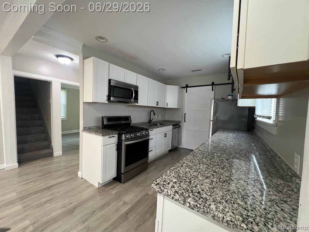 5694 Robindale Avenue, Dearborn Heights, MI 48127 — Photo 9