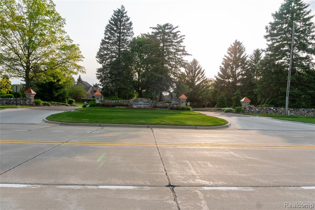 37839 Siena Drive, Farmington Hills, MI 48331 — Photo 48