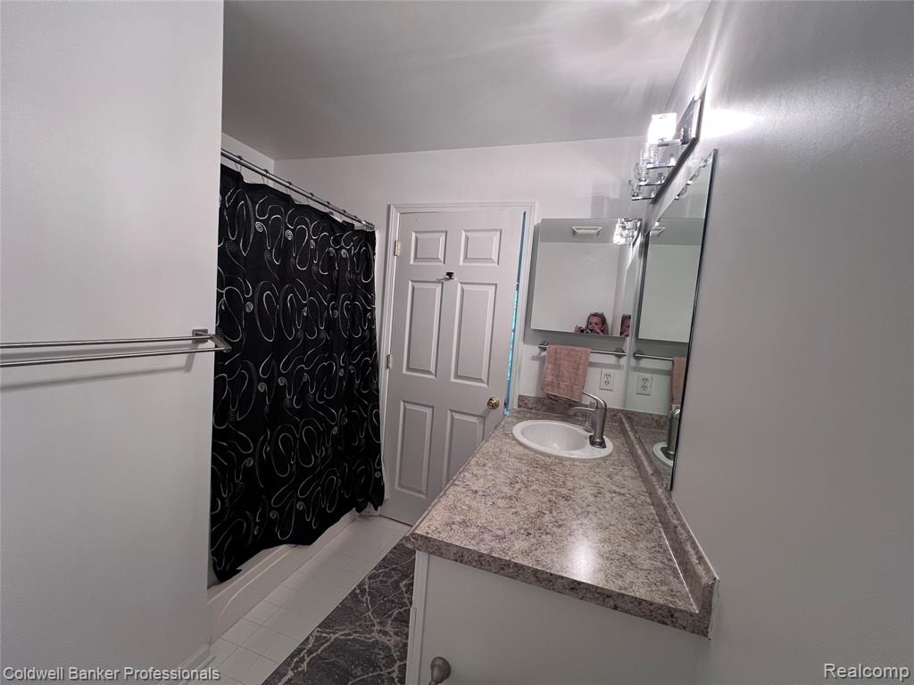 654 Chestnut Drive, Wixom, MI 48393 — Photo 17