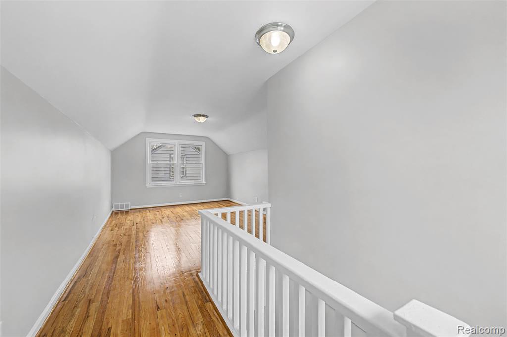516 E Granet Avenue, Hazel Park, MI 48030 — Photo 17