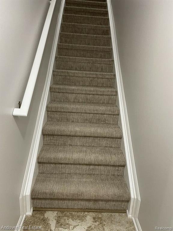 650 VILLAGE Lane, Milford, MI 48381 — Photo 14