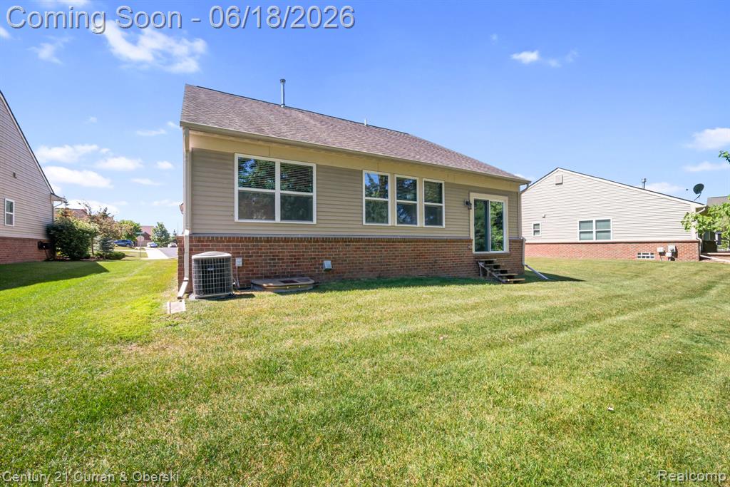 1086 Paddock Drive, South Lyon, MI 48178 — Photo 48
