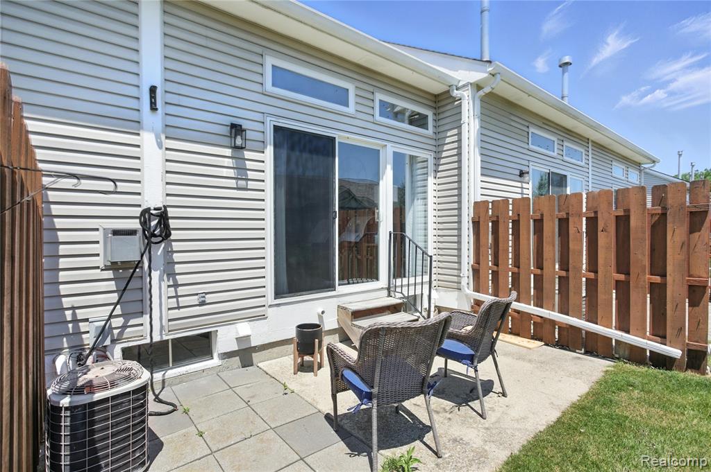 50501 Abbey Drive, New Baltimore, MI 48047 — Photo 36